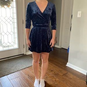 Lulus velvet dress. Size Small. Navy. NWT.